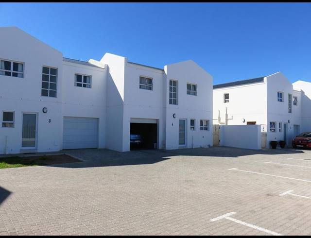 3 BEDROOM TOWNHOUSE FOR SALE IN LAAIPLEK
